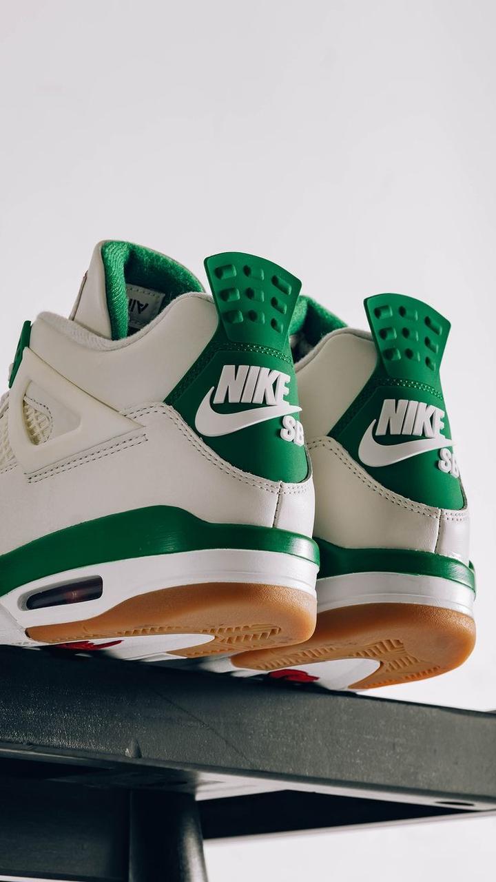 Jordan 4 SB